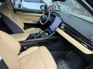 2023 Geely Boyue L с пробегом 38 000 км