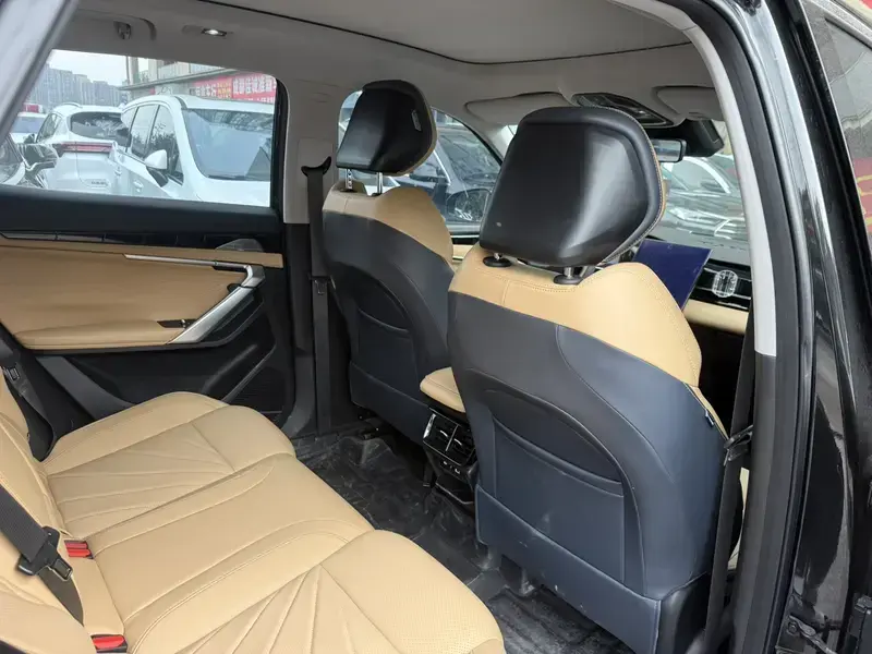 2023 Geely Boyue L с пробегом 38 000 км