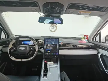 2024 Geely Boyue L с пробегом 12 900 км