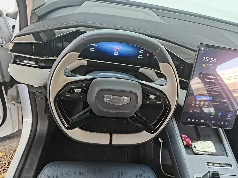 2024 Geely Boyue L с пробегом 12 900 км