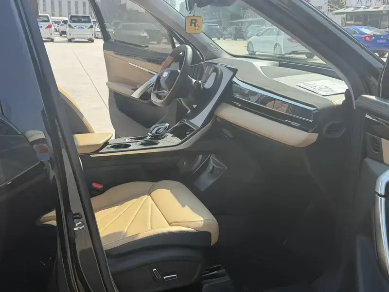 2024 Geely Boyue L с пробегом 45 000 км