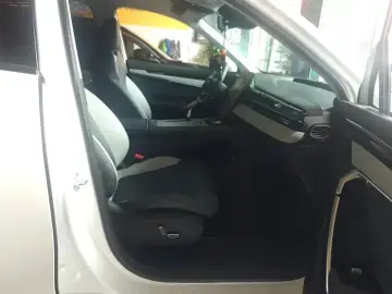 2024 Geely Boyue L с пробегом 14 000 км