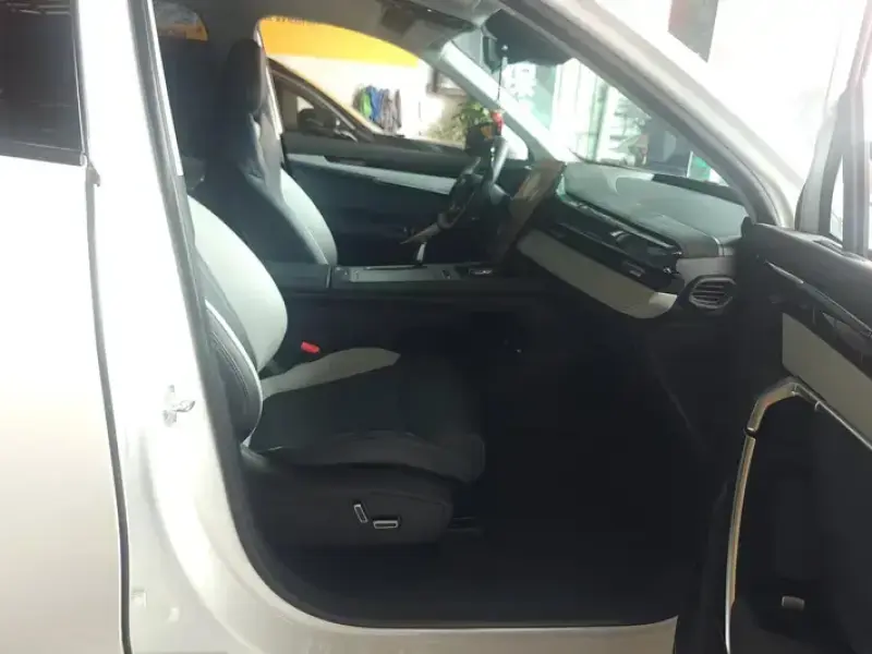 2024 Geely Boyue L с пробегом 14 000 км