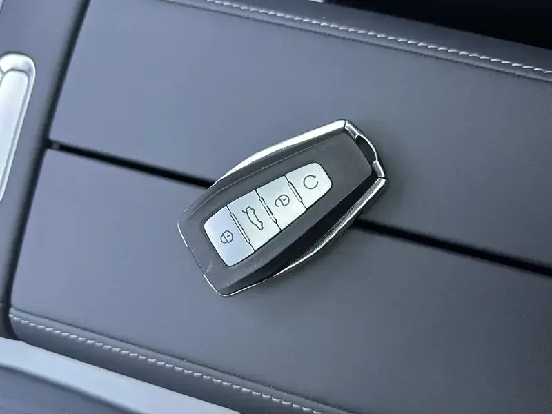 2024 Geely Boyue L с пробегом 25 500 км