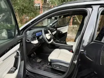 2023 Geely Boyue L с пробегом 48 000 км