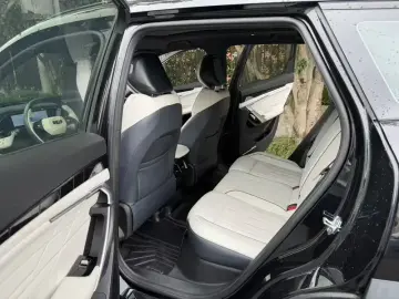 2023 Geely Boyue L с пробегом 48 000 км