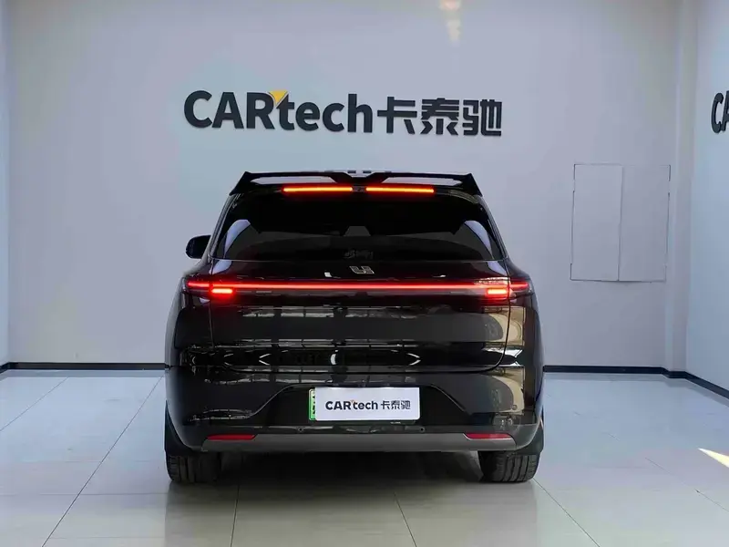 2024 Li Auto (Lixiang) L6 с пробегом 30 000 км
