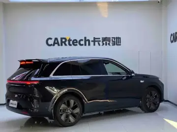 2024 Li Auto (Lixiang) L6 с пробегом 30 000 км