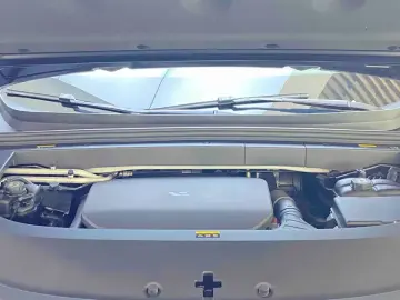 2024 Li Auto (Lixiang) L6 с пробегом 30 000 км
