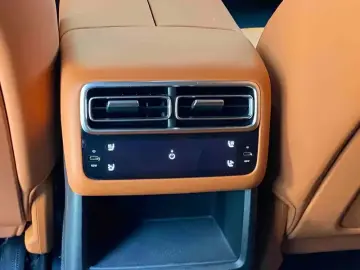 2024 Li Auto (Lixiang) L6 с пробегом 30 000 км