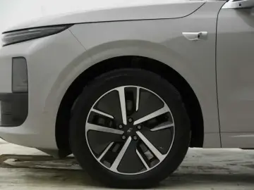 2024 Li Auto (Lixiang) L6 с пробегом 75 000 км