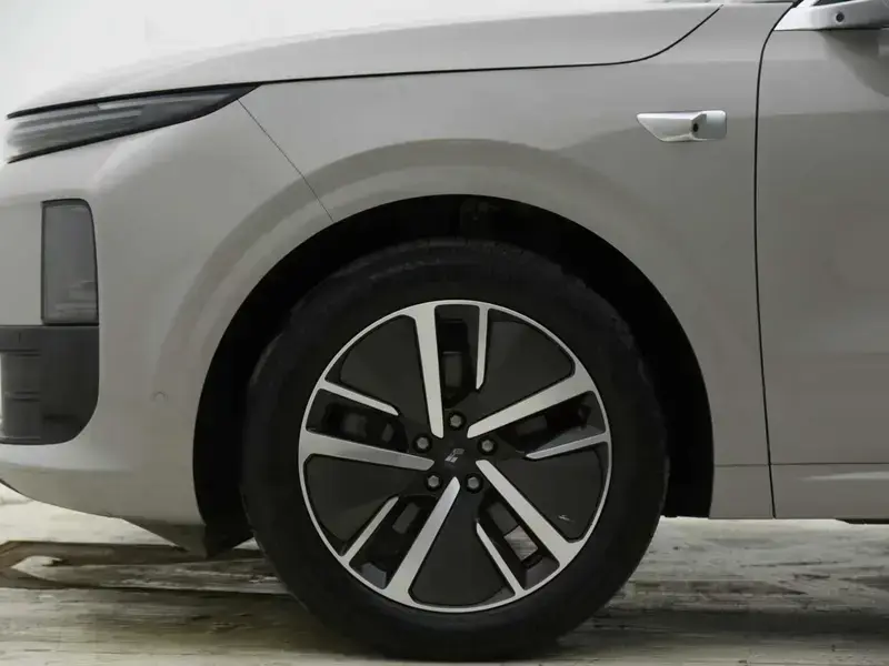 2024 Li Auto (Lixiang) L6 с пробегом 75 000 км