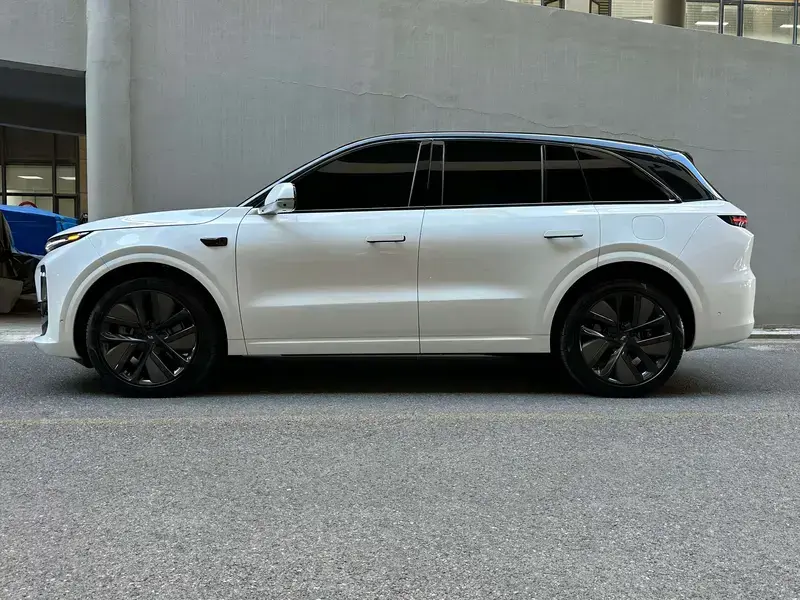 2024 Li Auto (Lixiang) L6 с пробегом 41 000 км