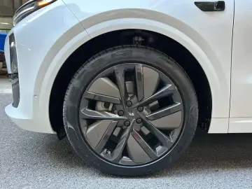 2024 Li Auto (Lixiang) L6 с пробегом 41 000 км