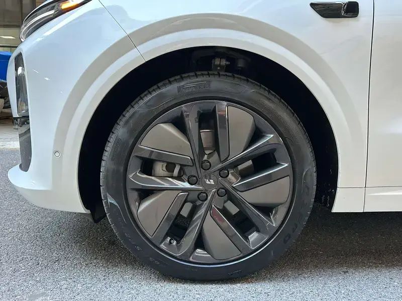 2024 Li Auto (Lixiang) L6 с пробегом 41 000 км