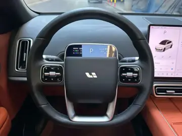 2024 Li Auto (Lixiang) L6 с пробегом 41 000 км