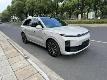 2025 Li Auto (Lixiang) L6 с пробегом 13 000 км