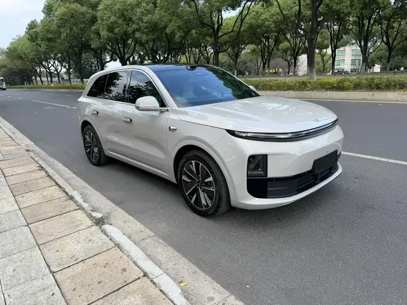 2025 Li Auto (Lixiang) L6 с пробегом 13 000 км