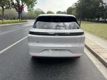 2025 Li Auto (Lixiang) L6 с пробегом 13 000 км