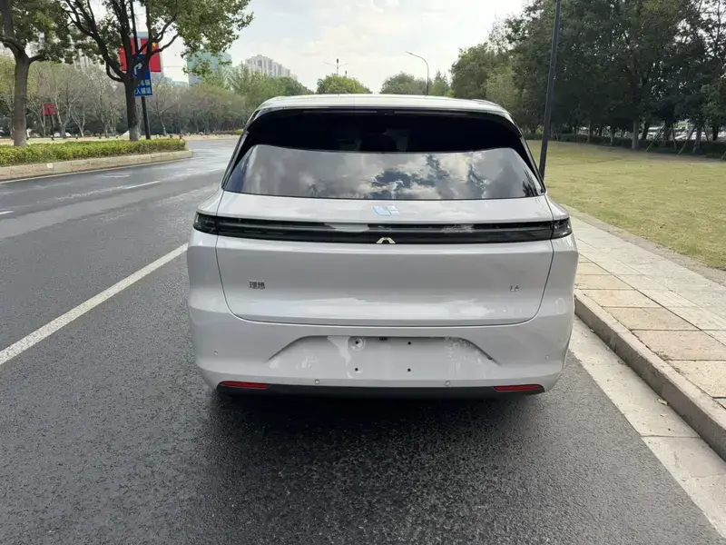 2025 Li Auto (Lixiang) L6 с пробегом 13 000 км