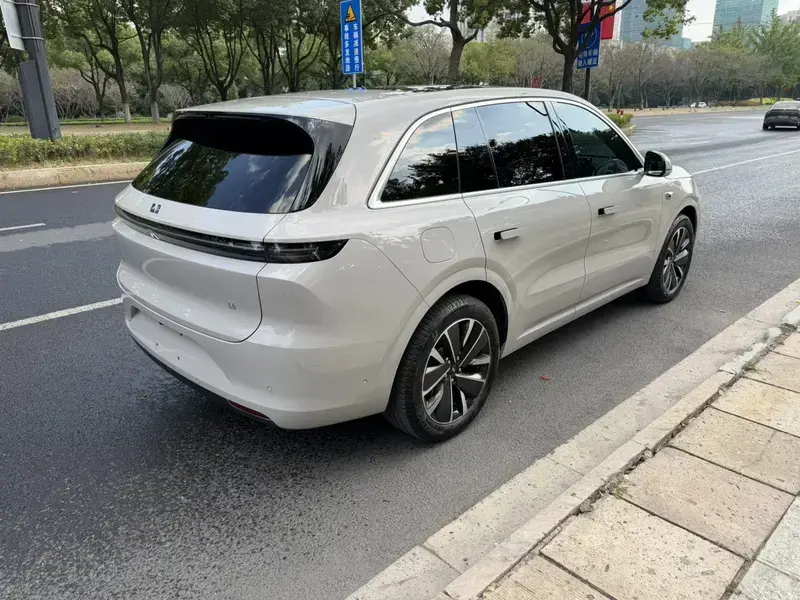 2025 Li Auto (Lixiang) L6 с пробегом 13 000 км