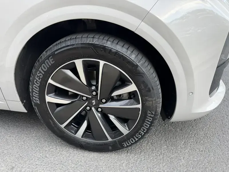 2025 Li Auto (Lixiang) L6 с пробегом 13 000 км