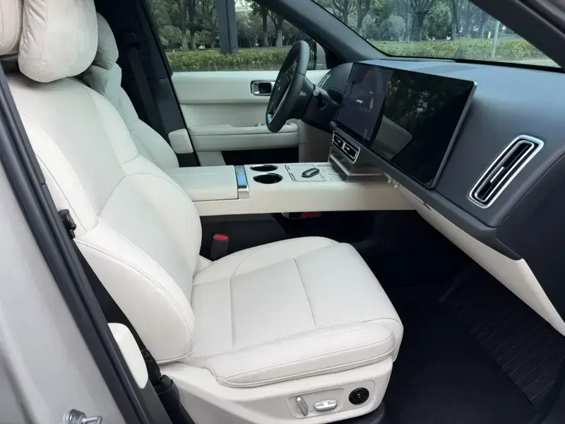 2025 Li Auto (Lixiang) L6 с пробегом 13 000 км