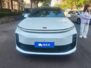 2024 Li Auto (Lixiang) L6 с пробегом 11 000 км