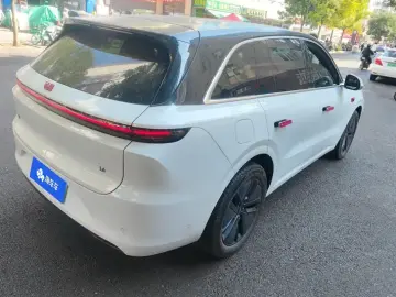 2024 Li Auto (Lixiang) L6 с пробегом 11 000 км