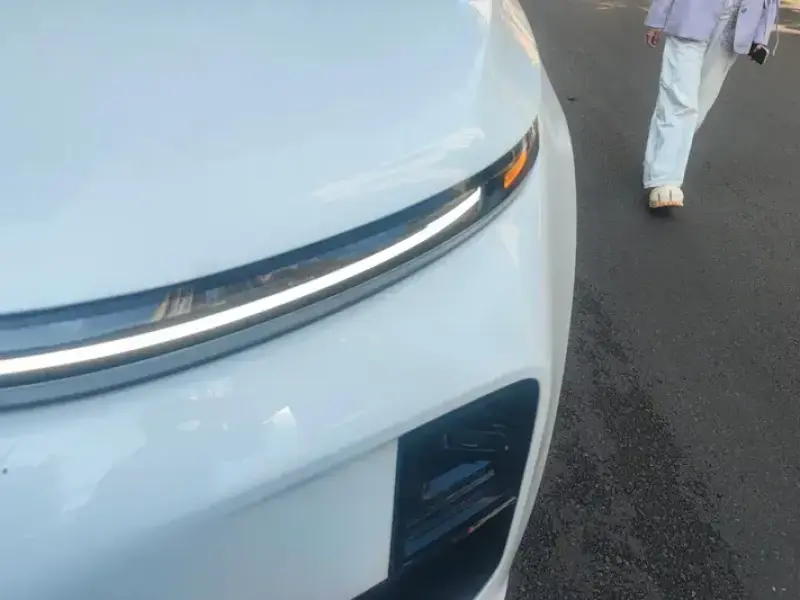 2024 Li Auto (Lixiang) L6 с пробегом 11 000 км