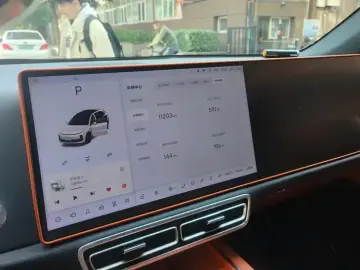 2024 Li Auto (Lixiang) L6 с пробегом 11 000 км