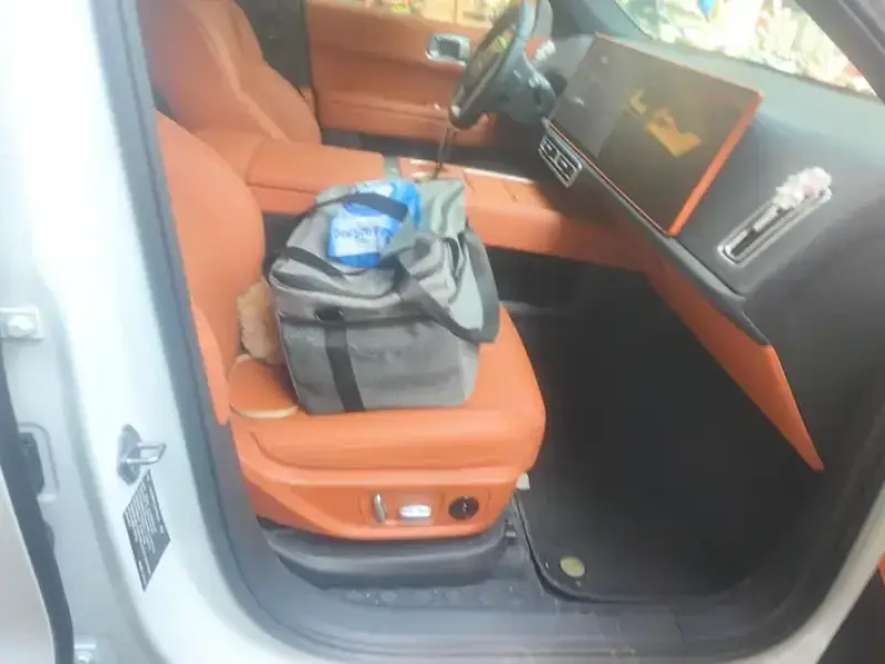 2024 Li Auto (Lixiang) L6 с пробегом 11 000 км
