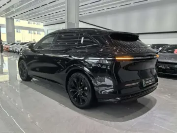 2025 Zeekr 7X с пробегом 45 000 км
