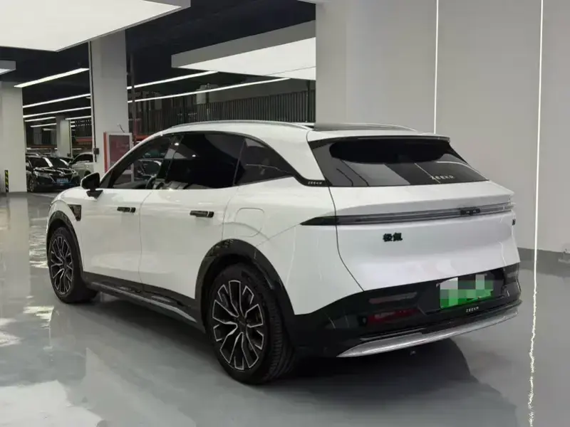 2025 Zeekr 7X с пробегом 33 000 км