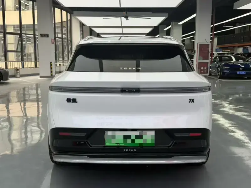2025 Zeekr 7X с пробегом 33 000 км