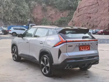 2024 Geely Atlas Pro с пробегом 1 500 км
