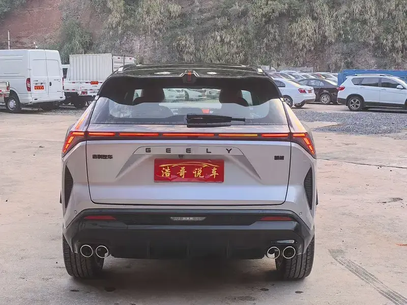 2024 Geely Atlas Pro с пробегом 1 500 км