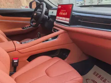 2024 Geely Atlas Pro с пробегом 1 500 км
