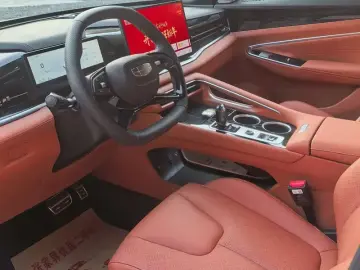2024 Geely Atlas Pro с пробегом 1 500 км