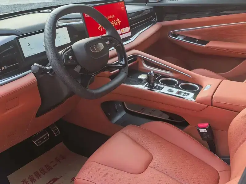 2024 Geely Atlas Pro с пробегом 1 500 км