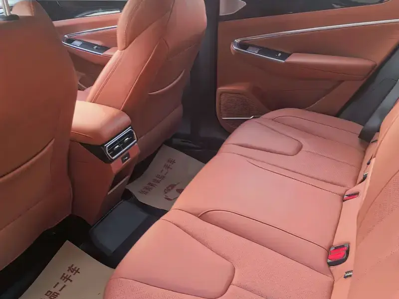 2024 Geely Atlas Pro с пробегом 1 500 км