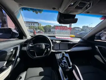 2022 Geely Atlas Pro с пробегом 70 000 км