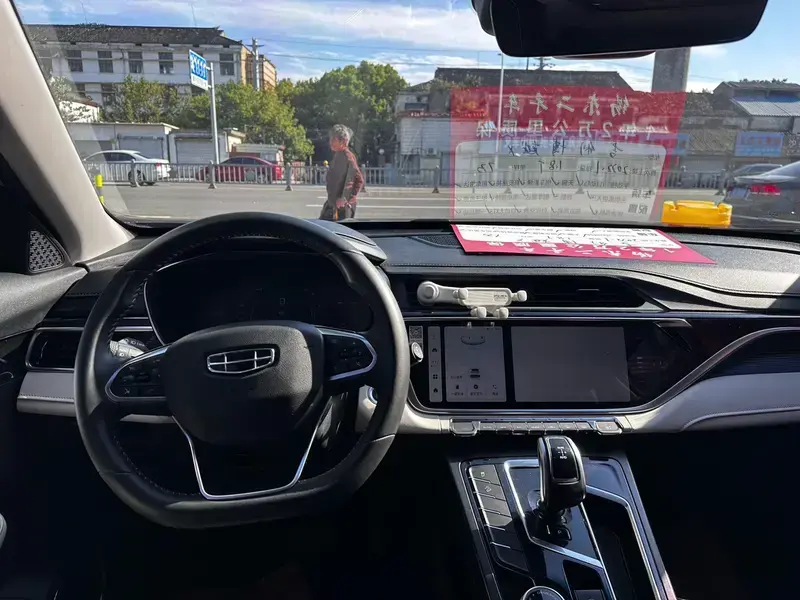 2022 Geely Atlas Pro с пробегом 70 000 км