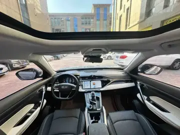 2022 Geely Atlas Pro с пробегом 74 000 км