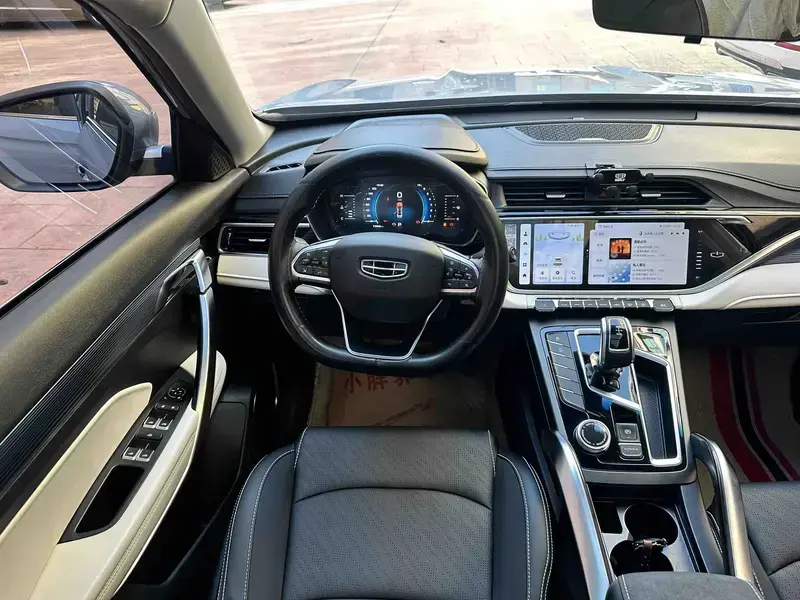 2022 Geely Atlas Pro с пробегом 74 000 км