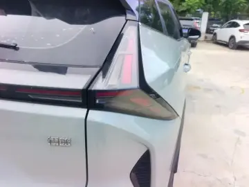 2023 Geely Atlas Pro с пробегом 31 000 км