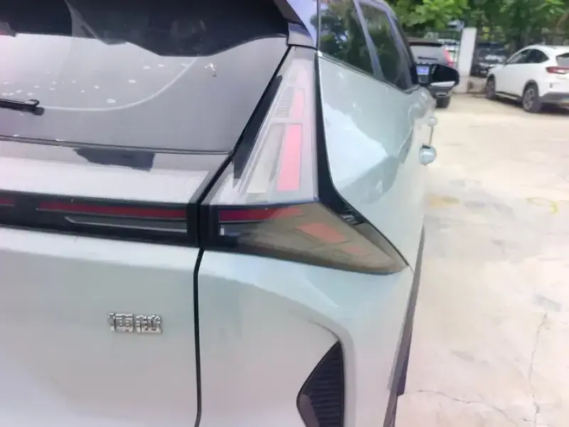 2023 Geely Atlas Pro с пробегом 31 000 км