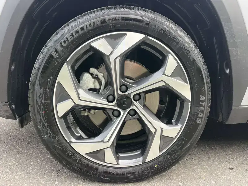 2023 Geely Boyue L с пробегом 24 000 км