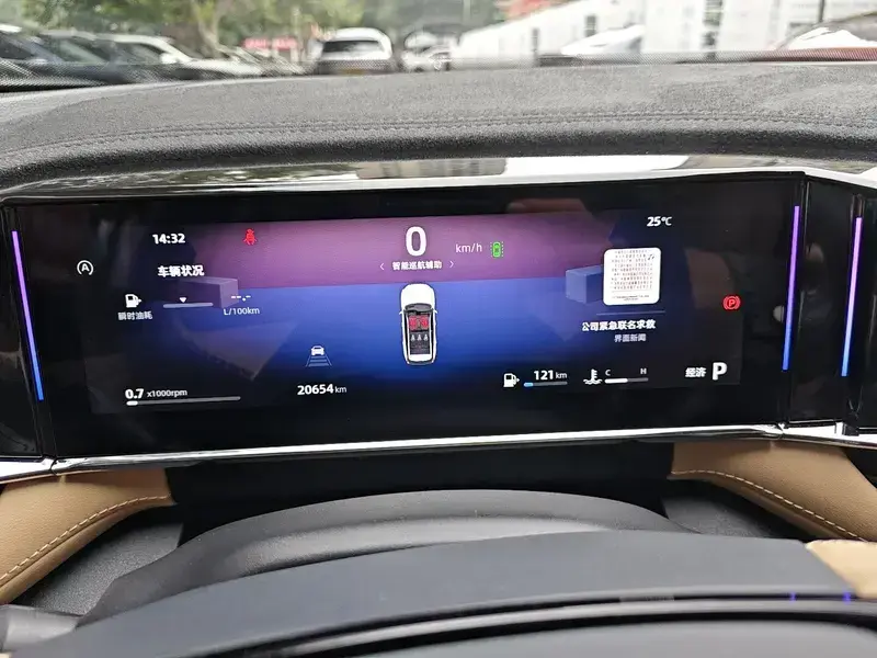 2023 Geely Boyue L с пробегом 20 700 км