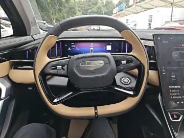 2023 Geely Boyue L с пробегом 20 700 км